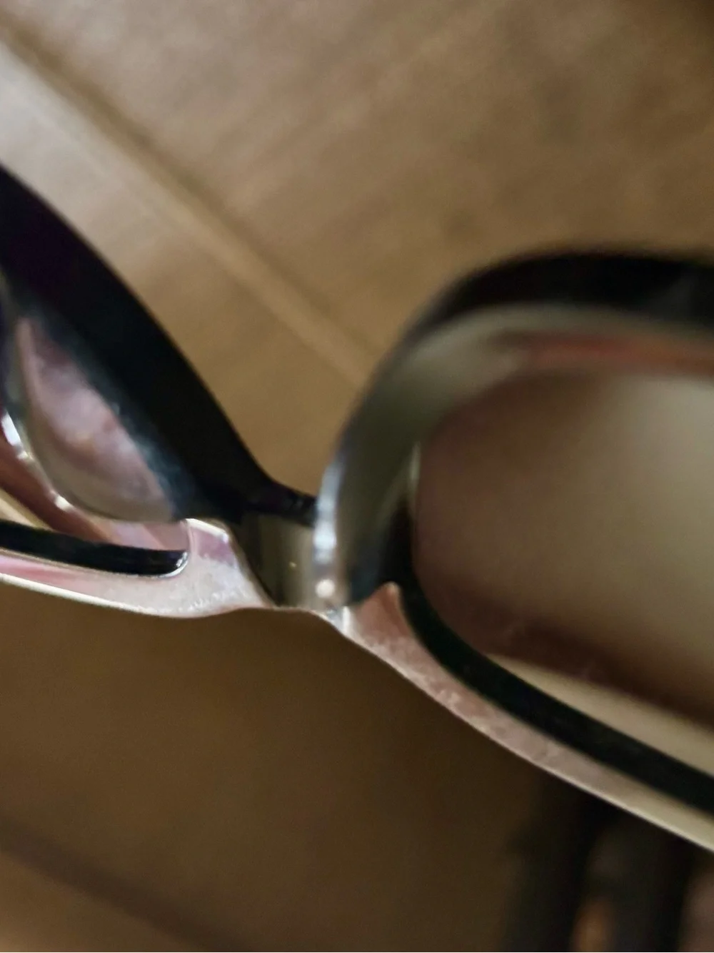 Gucci Black Round Sunglasses with Dark Lenses - Picture 3 of 7
